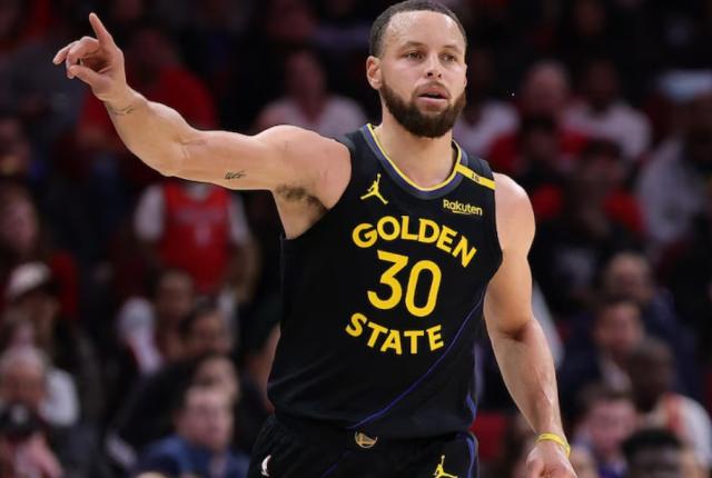 库里:开始更多考虑退役 不想像科比那样摆烂收尾